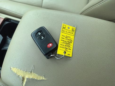 Used 2010 Toyota Highlander Limited AWD/4WD image 20