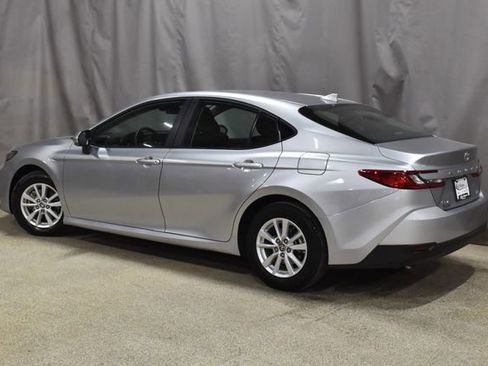 Used 2025 Toyota Camry LE image 7