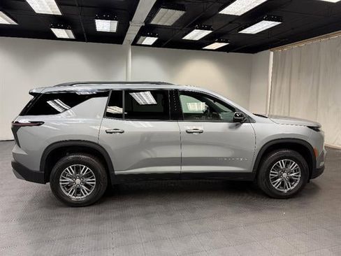 New 2026 Chevrolet Traverse LT w/ LPO, Floor Liner Package FWD image 5