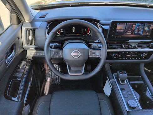 New 2026 Nissan Pathfinder SL image 18