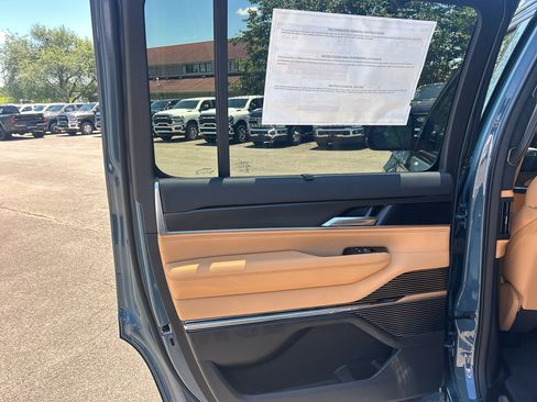 New 2026 Jeep Grand Wagoneer Summit AWD/4WD image 19