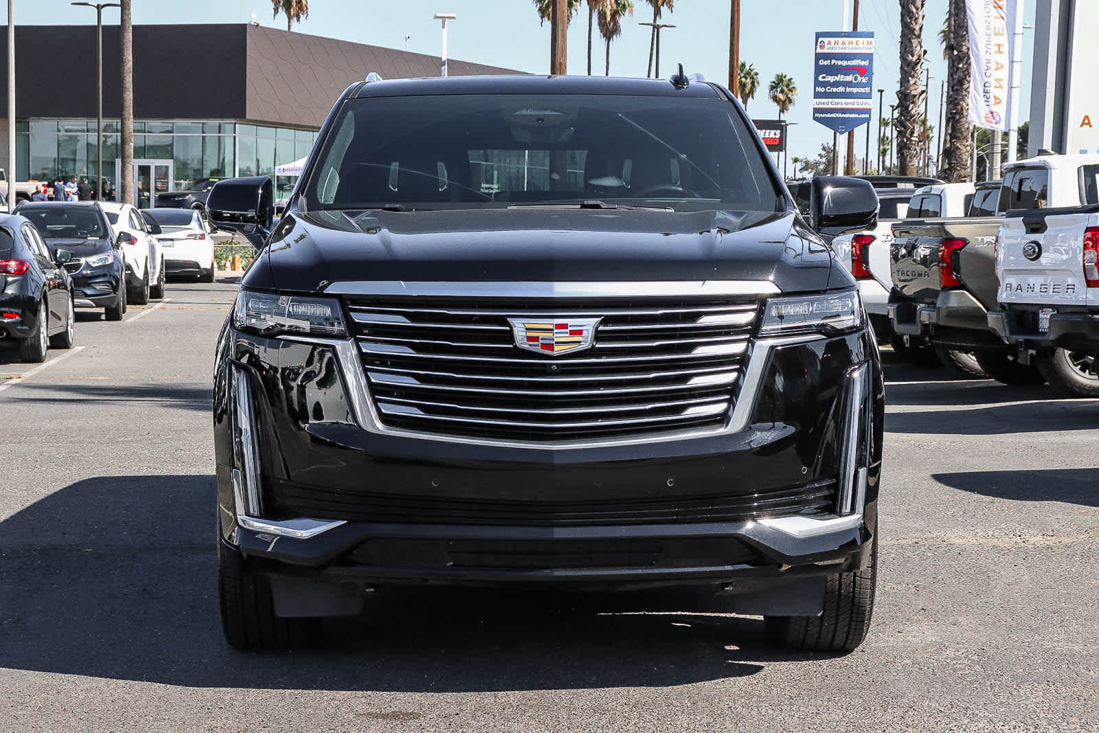 Used 2023 Cadillac Escalade ESV Premium Luxury Platinum AWD/4WD image 2