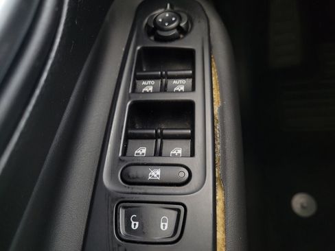 Used 2016 Jeep Renegade Limited image 27