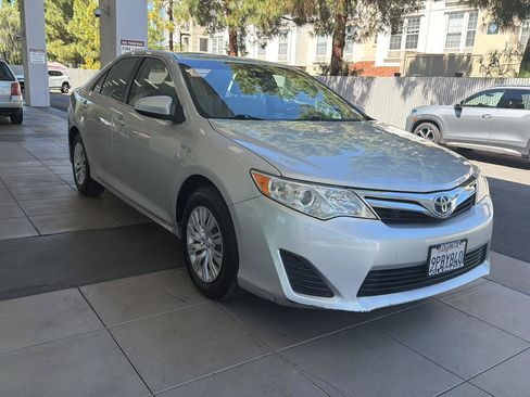 Used 2012 Toyota Camry LE FWD image 7