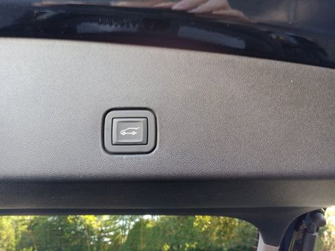 Used 2025 Cadillac Optiq Luxury 2 w/ LPO, Floor Liner Package image 28