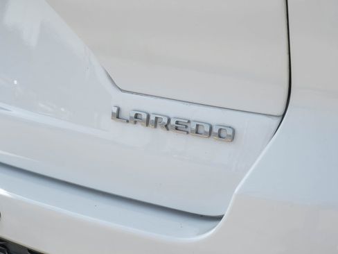 Used 2022 Jeep Grand Cherokee Laredo w/ Luxury Tech Group I image 59