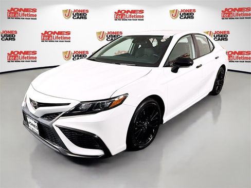 Certified 2022 Toyota Camry SE image 13