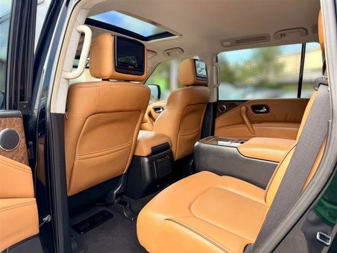 Used 2017 INFINITI QX80 Signature Edition w/ All Season Package AWD/4WD image 7
