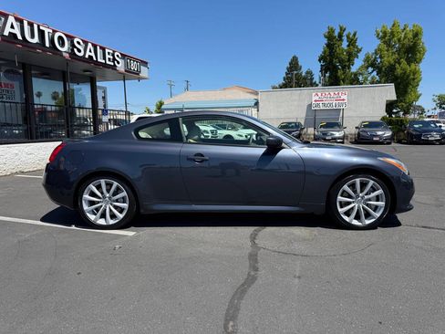 Used 2010 INFINITI G37 Journey w/ Premium Pkg RWD image 2