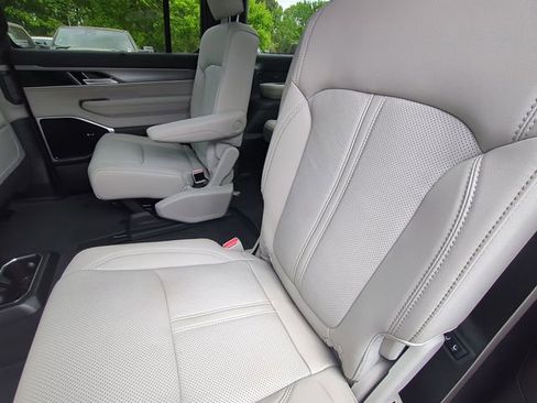 New 2026 Jeep Grand Wagoneer Limited AWD/4WD image 28