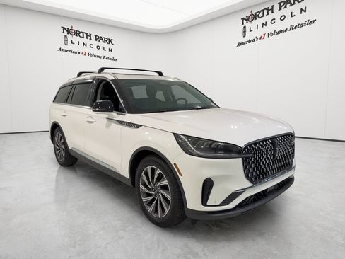 Used 2026 Lincoln Aviator 2WD image 7