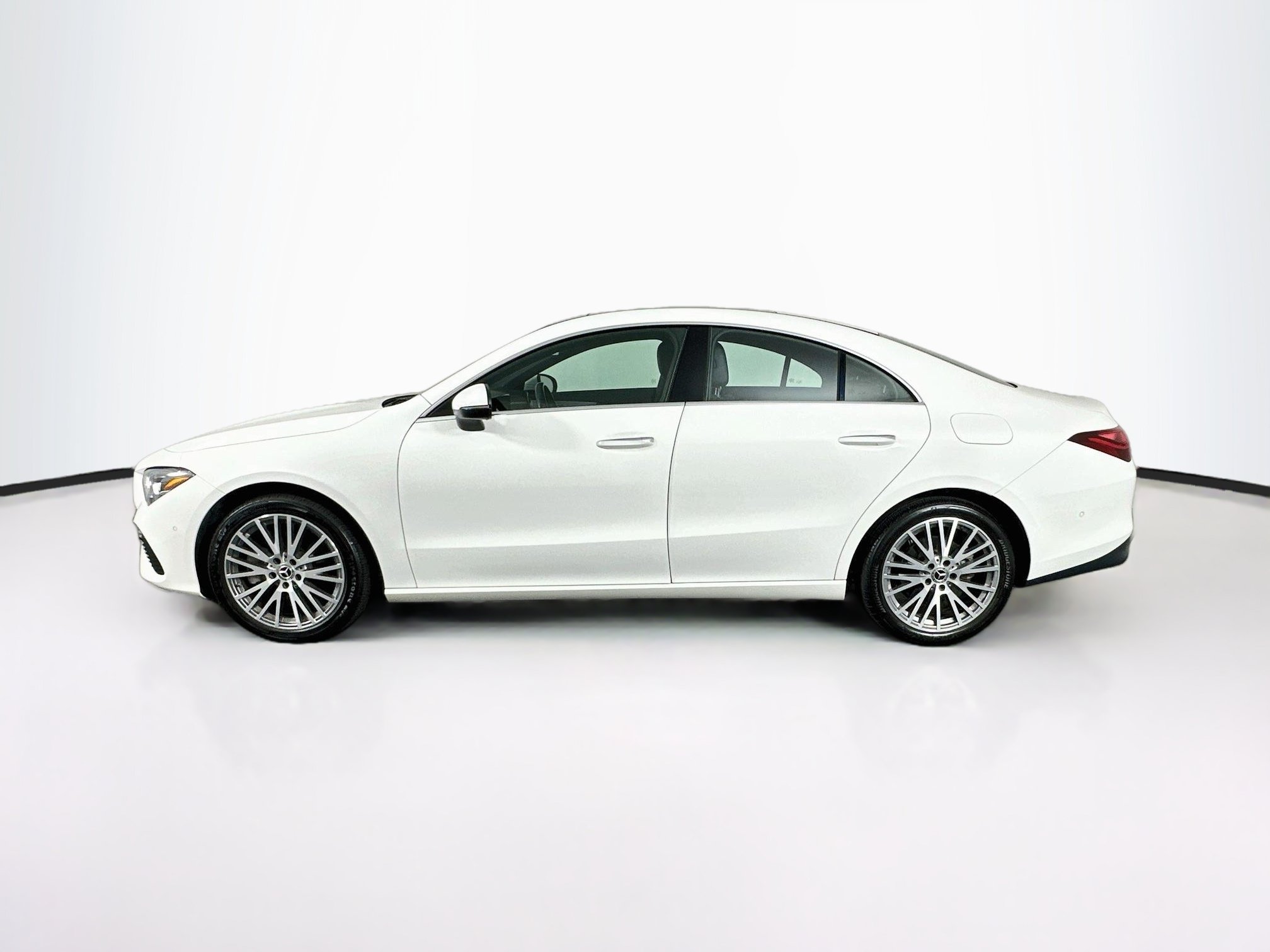 Used 2025 Mercedes-Benz CLA 250 image 4