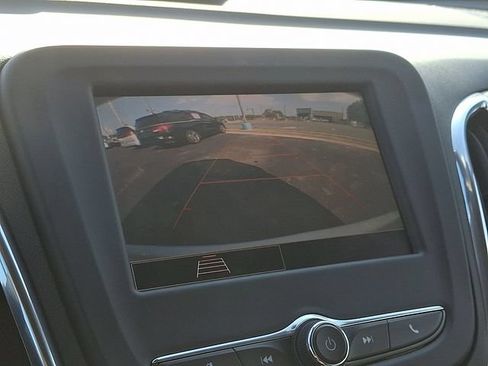 Used 2022 Chevrolet Equinox LT FWD image 17