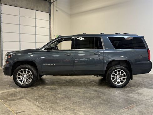 Used 2019 Chevrolet Suburban LT w/ Luxury Package AWD/4WD image 4