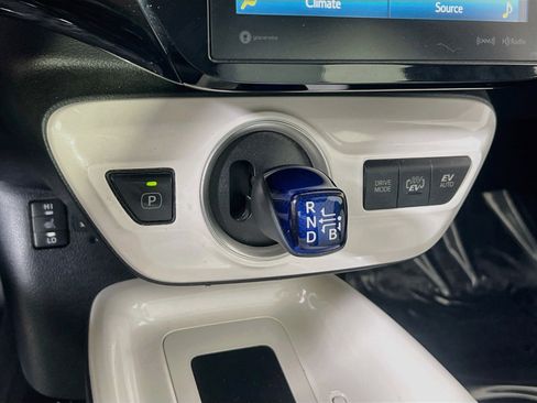 Used 2018 Toyota Prius Prime Premium FWD image 17