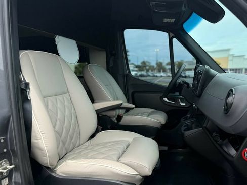 Used 2020 Mercedes-Benz Sprinter 2500 image 11