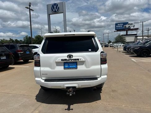 Used 2020 Toyota 4Runner SR5 Premium w/ Moonroof Package RWD image 6