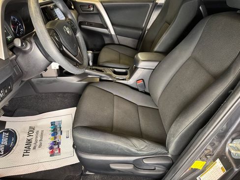 Used 2018 Toyota RAV4 LE w/ Carpet Mat Package FWD image 20