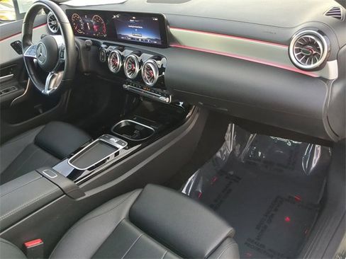 Used 2025 Mercedes-Benz CLA 250 image 11