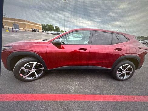 Used 2024 Chevrolet Trax RS FWD image 25