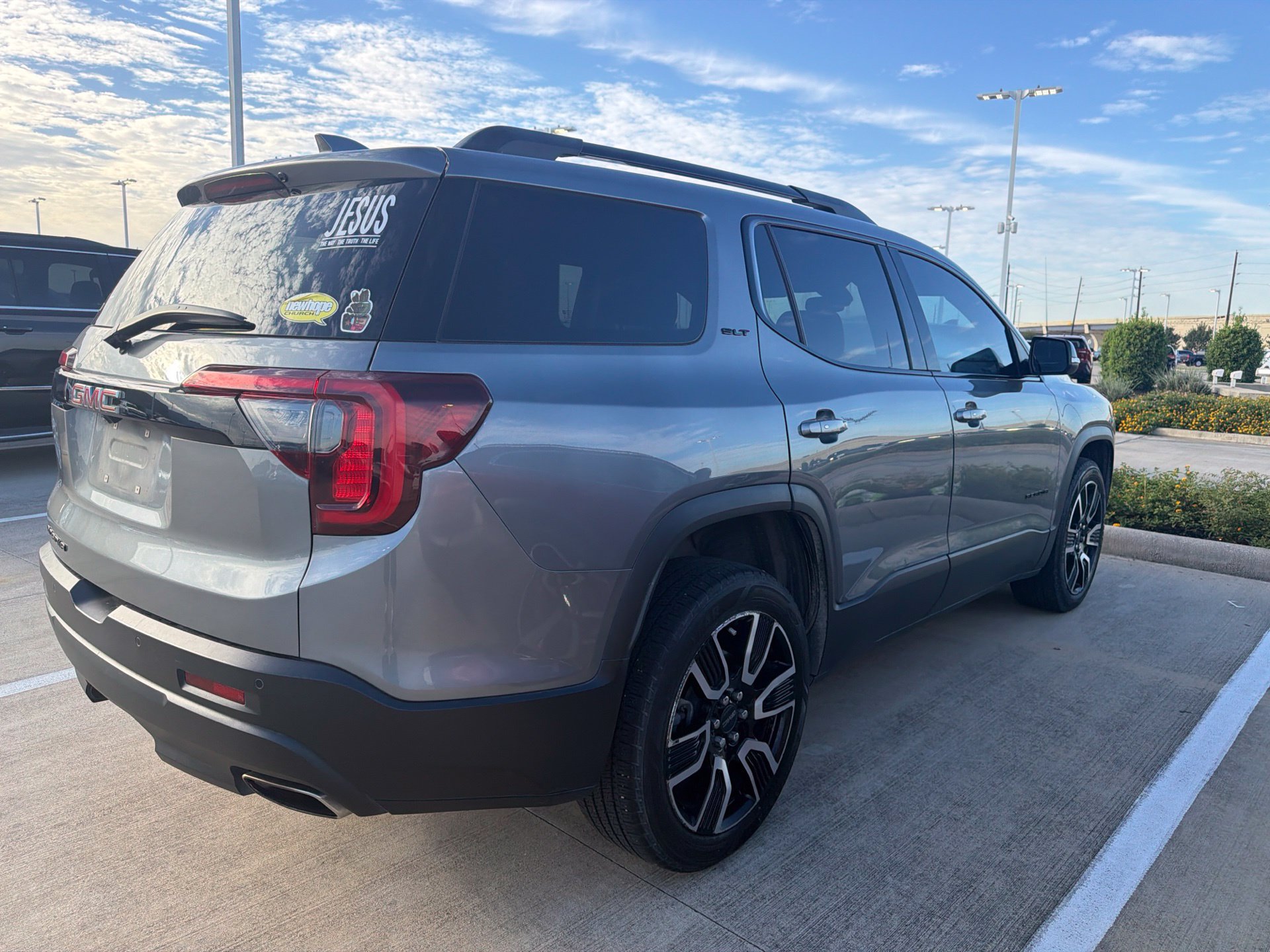 Used 2021 GMC Acadia SLT w/ Elevation Edition FWD image 3
