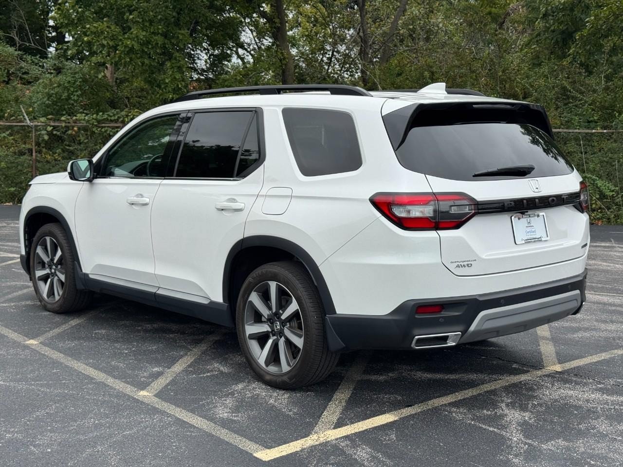 Certified 2025 Honda Pilot Touring image 8