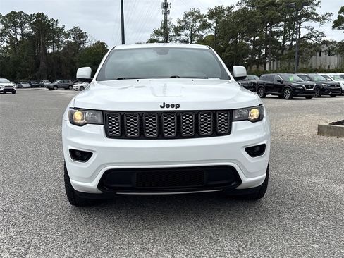 Used 2019 Jeep Grand Cherokee Altitude image 10