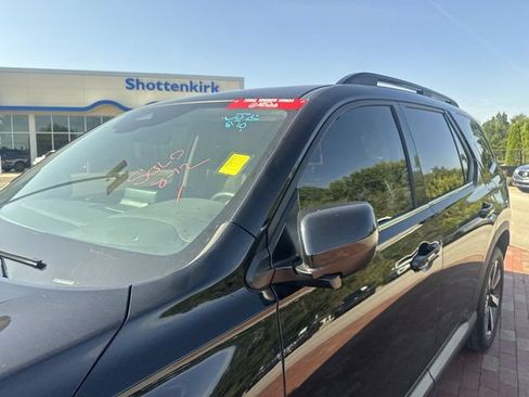 Used 2025 Honda Pilot Touring image 5