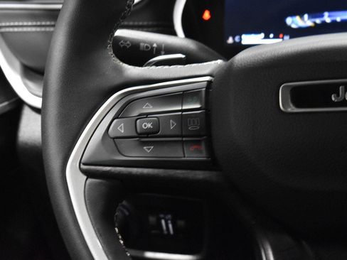 Used 2022 Jeep Grand Cherokee L Limited AWD/4WD image 8