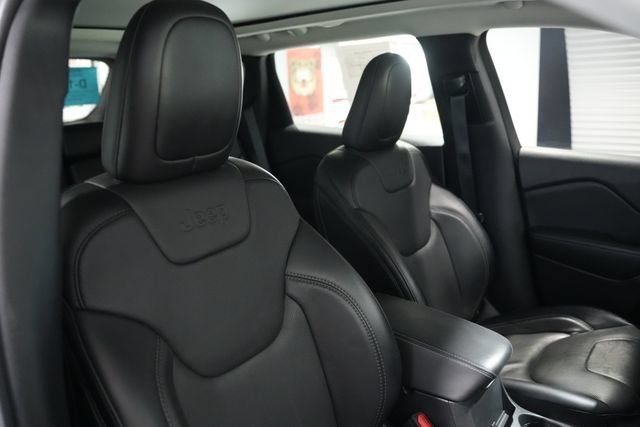 Used 2022 Jeep Cherokee Limited AWD/4WD image 21