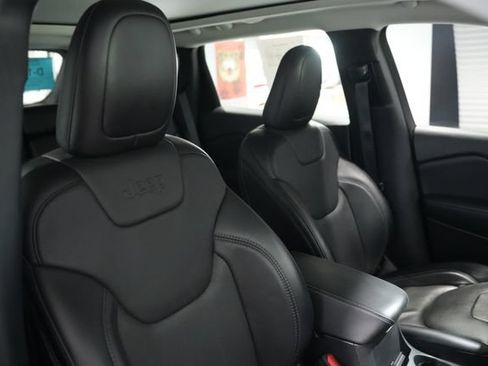 Used 2022 Jeep Cherokee Limited AWD/4WD image 21