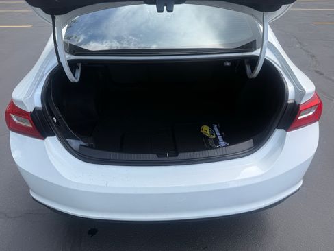 Used 2017 Chevrolet Malibu LT FWD image 19
