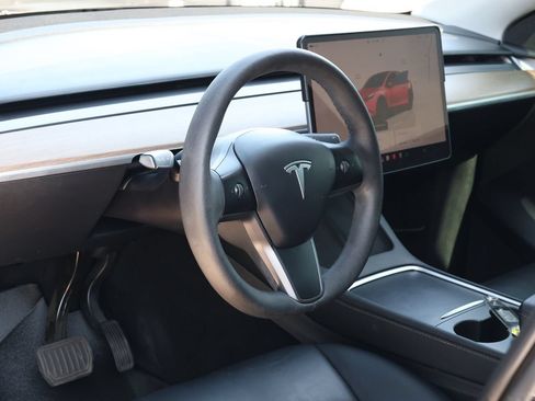 Used 2023 Tesla Model Y Long Range AWD/4WD image 10