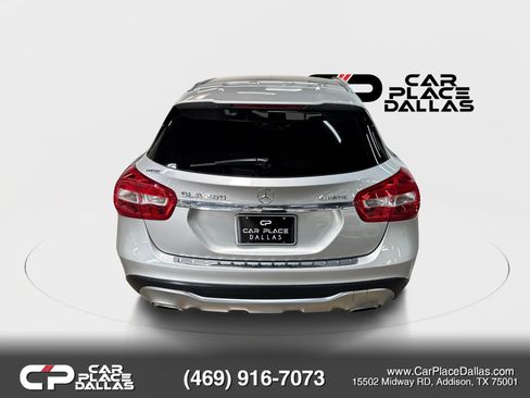 Used 2018 Mercedes-Benz GLA 250 4MATIC w/ Premium Package image 11