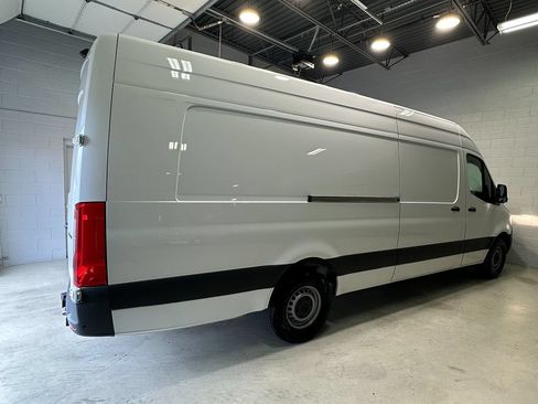 Used 2024 Mercedes-Benz Sprinter 2500 image 5