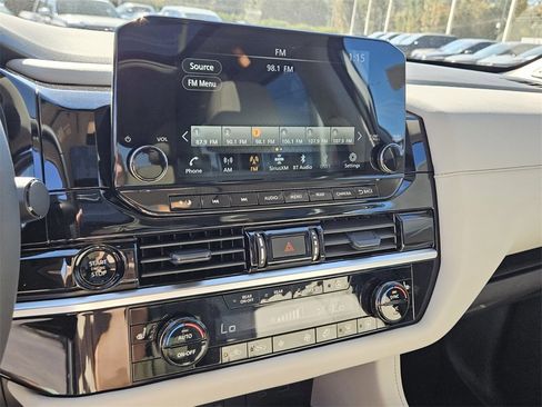 New 2025 Nissan Pathfinder SL w/ SL Premium Package image 21