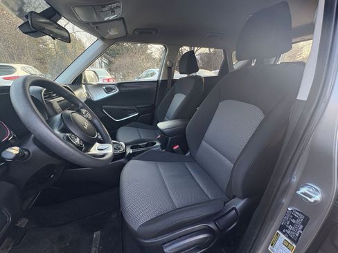Used 2025 Kia Soul LX w/ LX Technology Package image 24