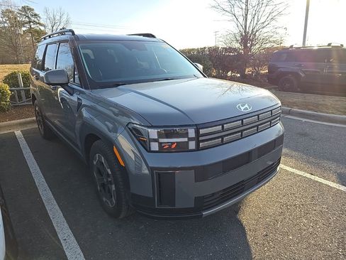 Used 2024 Hyundai Santa Fe SEL image 2