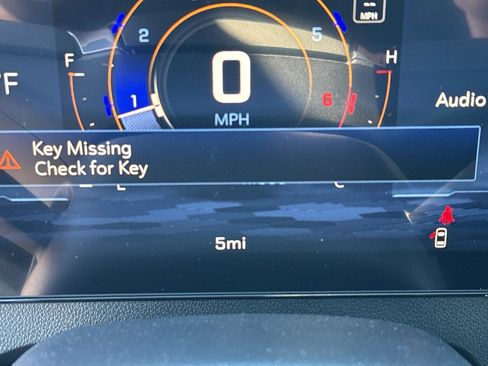 New 2026 Chevrolet Traverse LT w/ Sun and Wheel Package FWD image 16