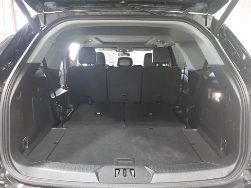 Used 2022 Ford Explorer XLT w/ Equipment Group 202A AWD/4WD image 12