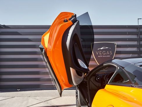 Used 2023 McLaren GT image 30