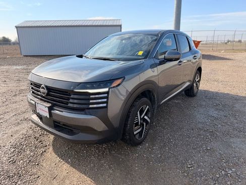 Certified 2025 Nissan Kicks SV image 2