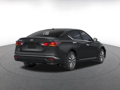 Used 2025 Nissan Altima 2.5 SV FWD image 2