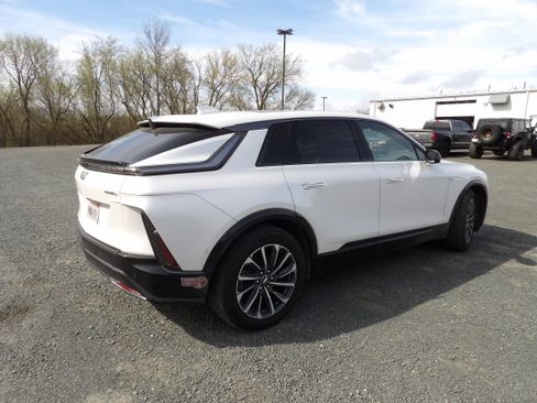Used 2024 Cadillac Lyriq Sport w/ LPO, Floor Liner Package AWD/4WD image 4