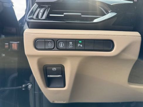 Used 2025 Acura MDX SH-AWD w/ Technology Package image 17