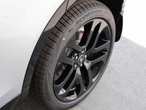 New 2025 Land Rover Discovery Sport Dynamic SE image 41