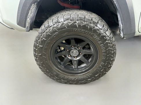Used 2023 Toyota Tacoma TRD Off-Road w/ TRD Premium Off Road Package AWD/4WD image 8