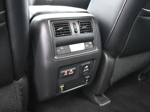 Used 2020 Nissan Pathfinder SL AWD/4WD image 16