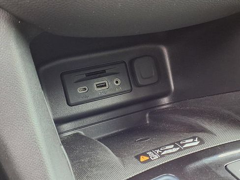 Used 2024 Chevrolet Equinox Premier FWD image 11