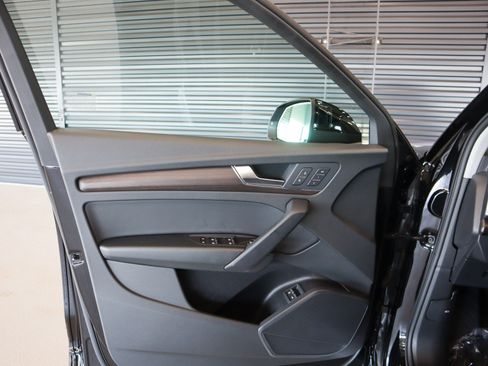 Used 2024 Audi Q5 e Premium w/ Convenience Package AWD/4WD image 26